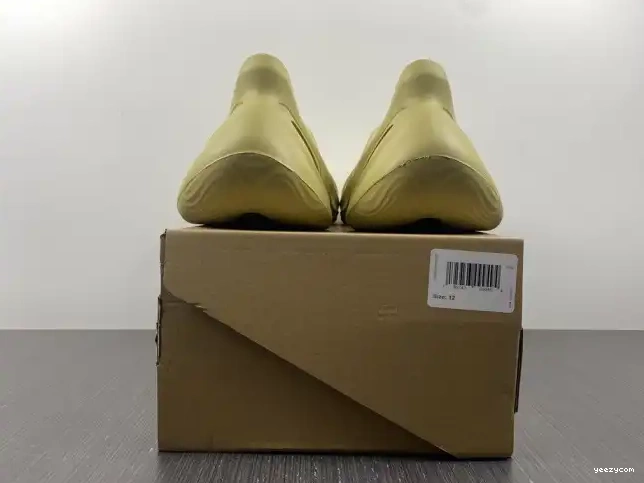 Foam Adidas GV6775 RNNR Yeezy Sulfur 0512